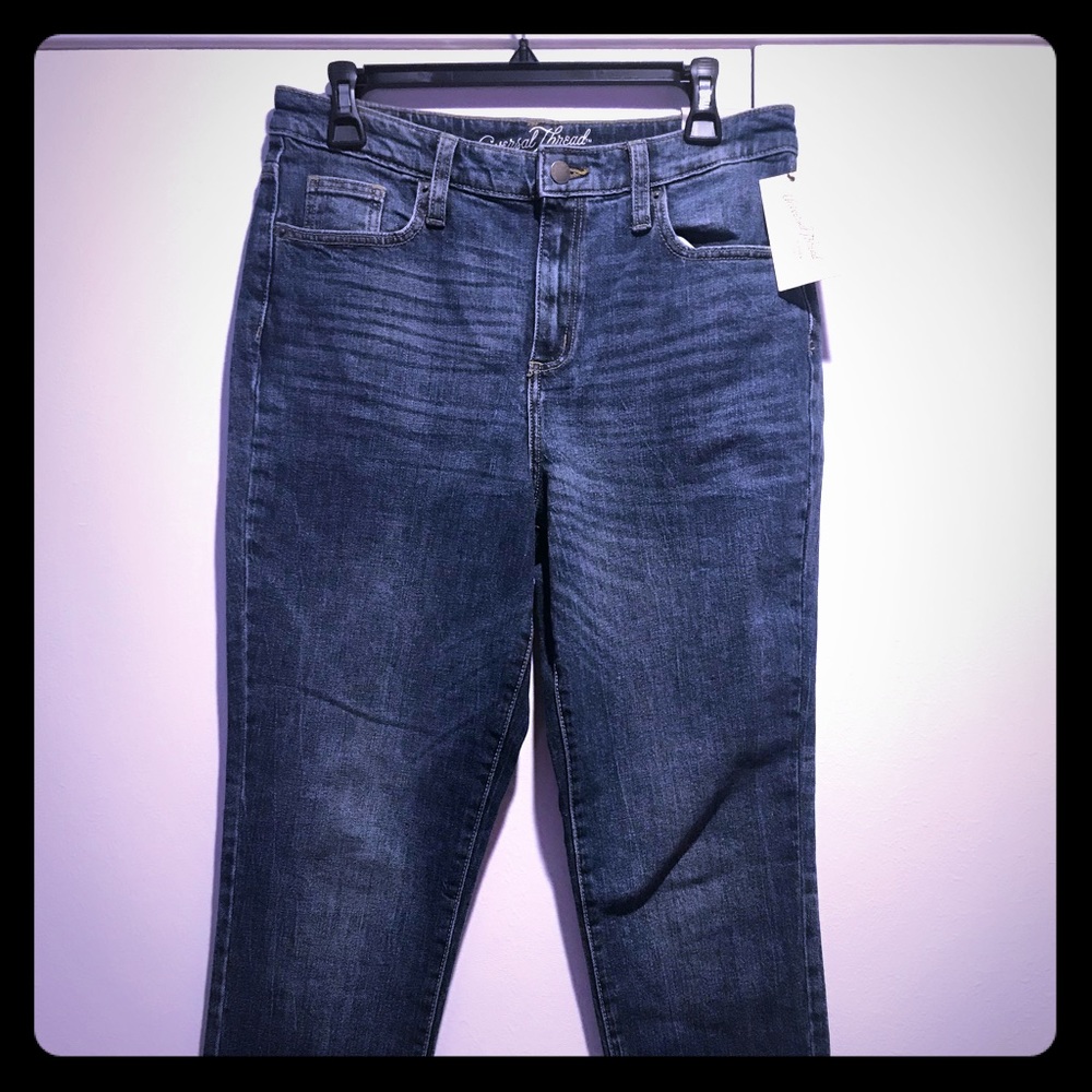 NWT Universal Thread Straight Leg Jeans 10/30R